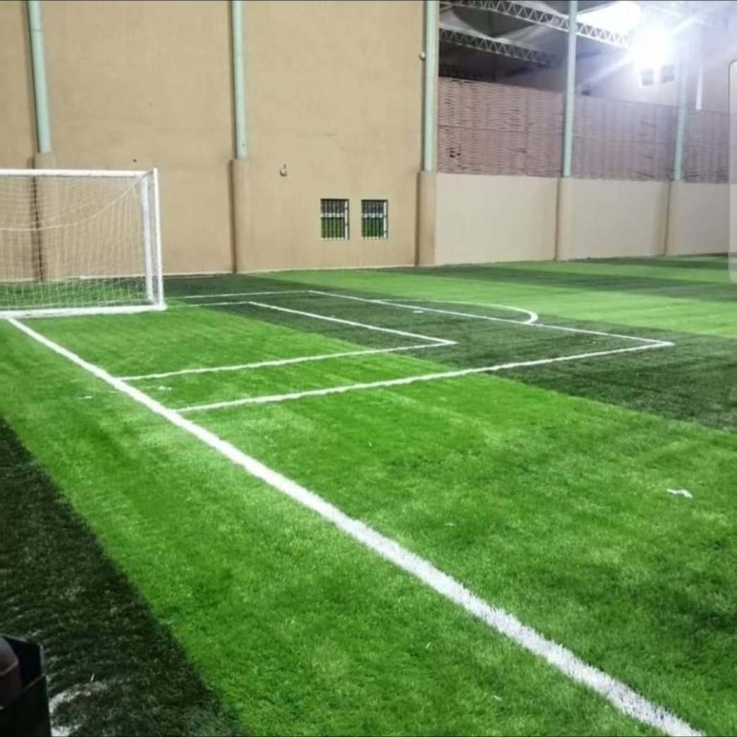 ملعب كرة قدم بعشب صناعي من تنفيذ جرين جروث